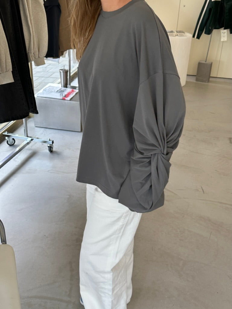 Oversized Twisted Longsleeve Charcoal