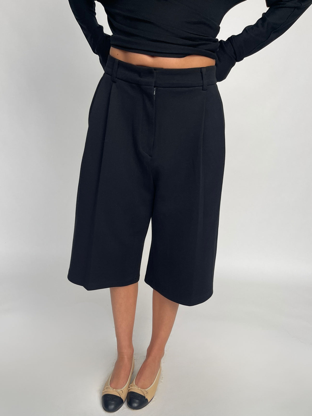Front Pleated Jogger Shorts Black