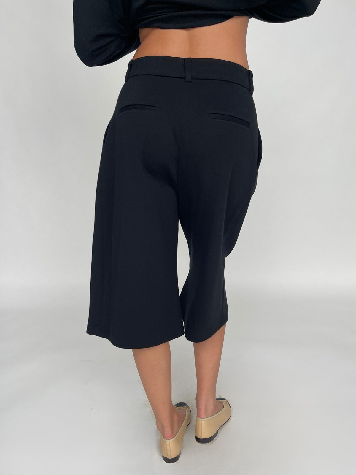 Front Pleated Jogger Shorts Black