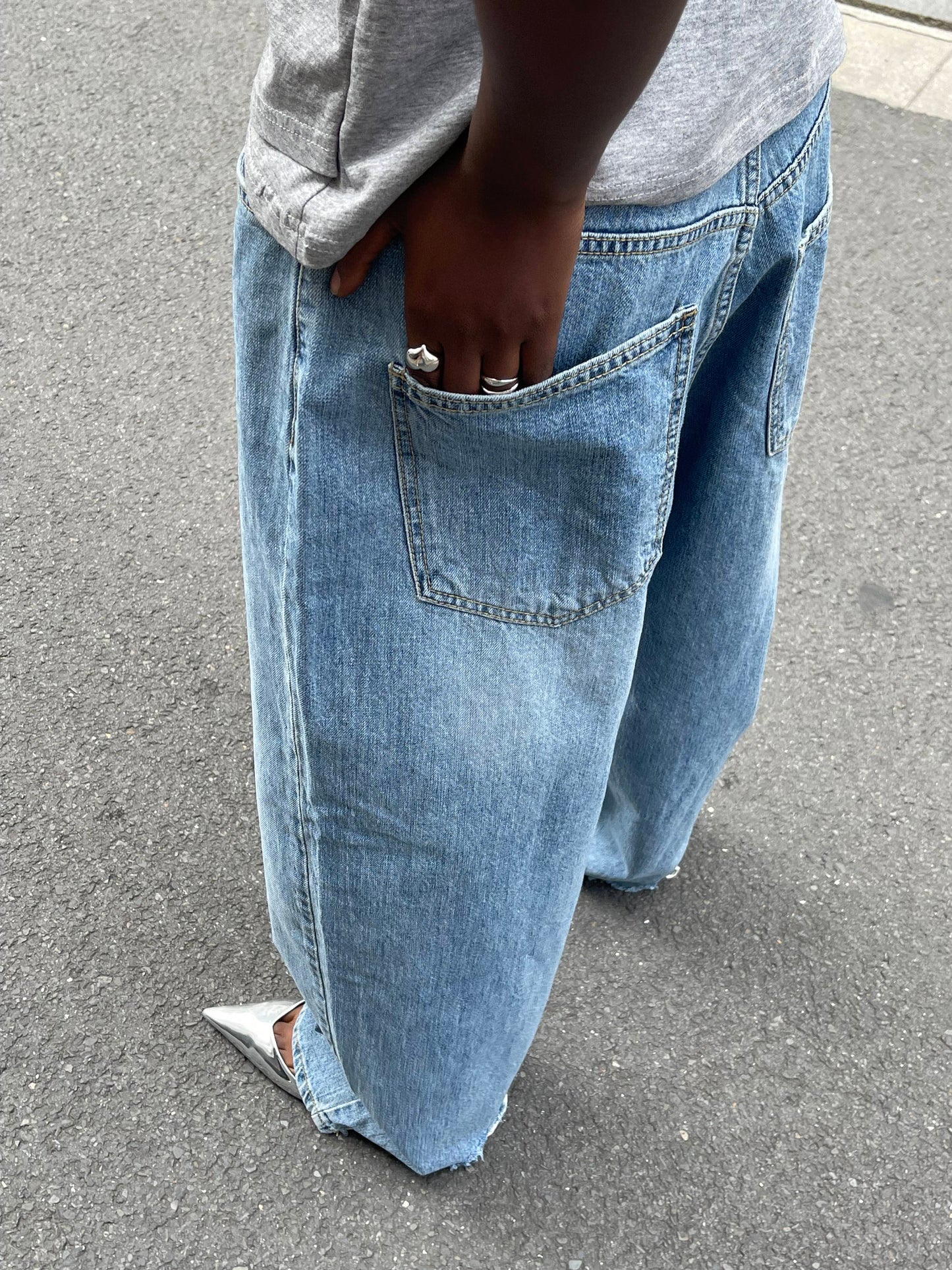 Mid Rise Belted Wide Jeans
