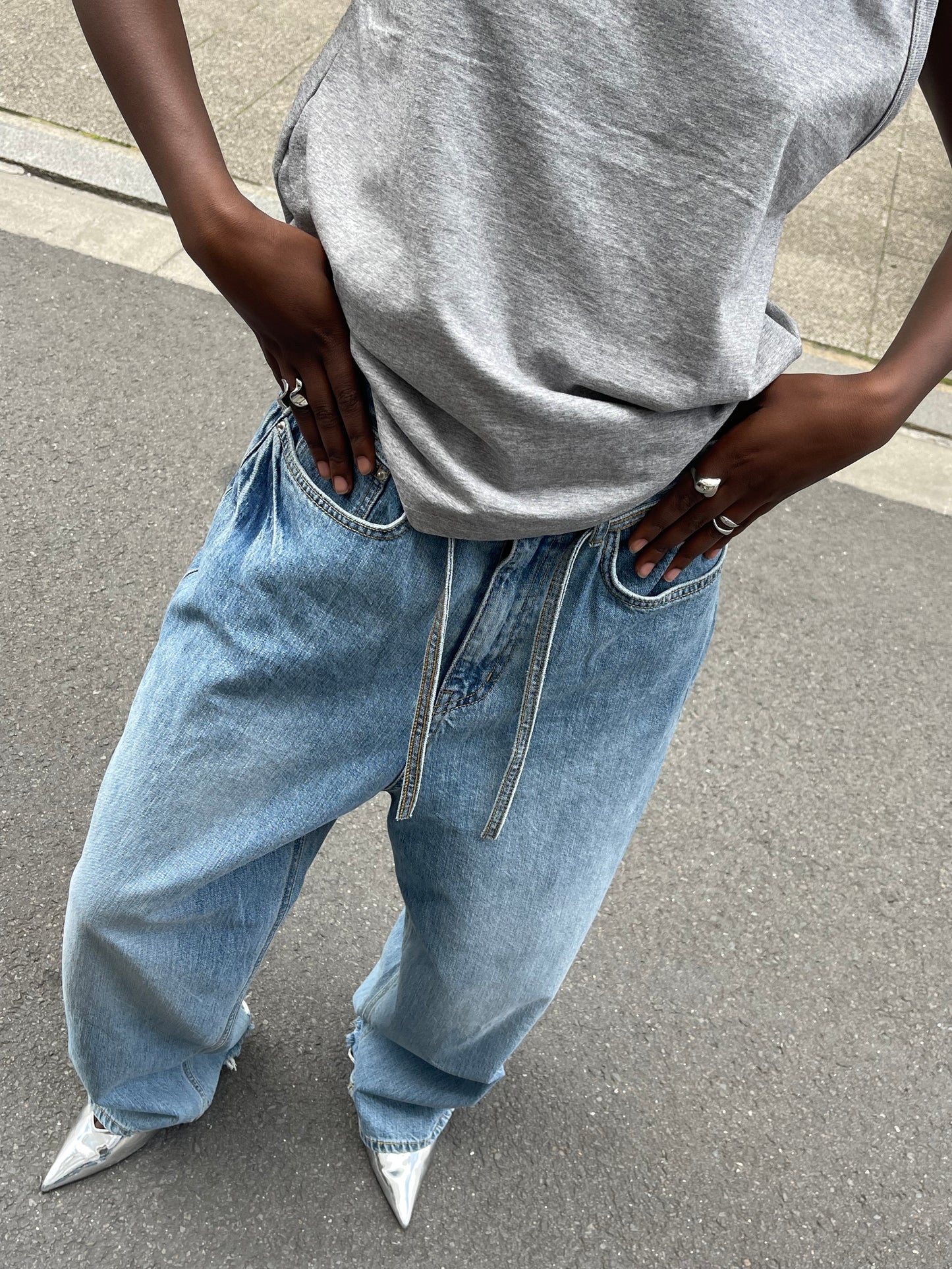 Mid Rise Belted Wide Jeans
