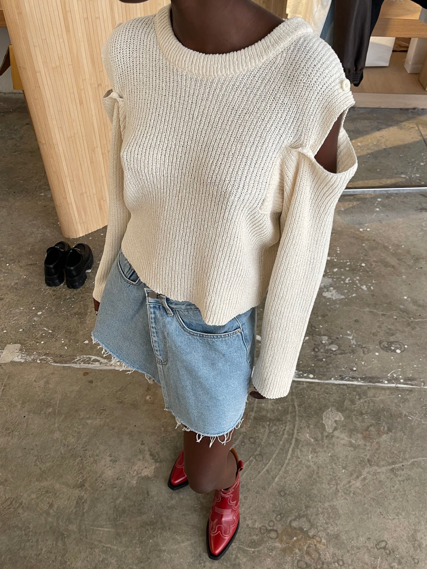 Buttoned Shoulder Knit Ivory