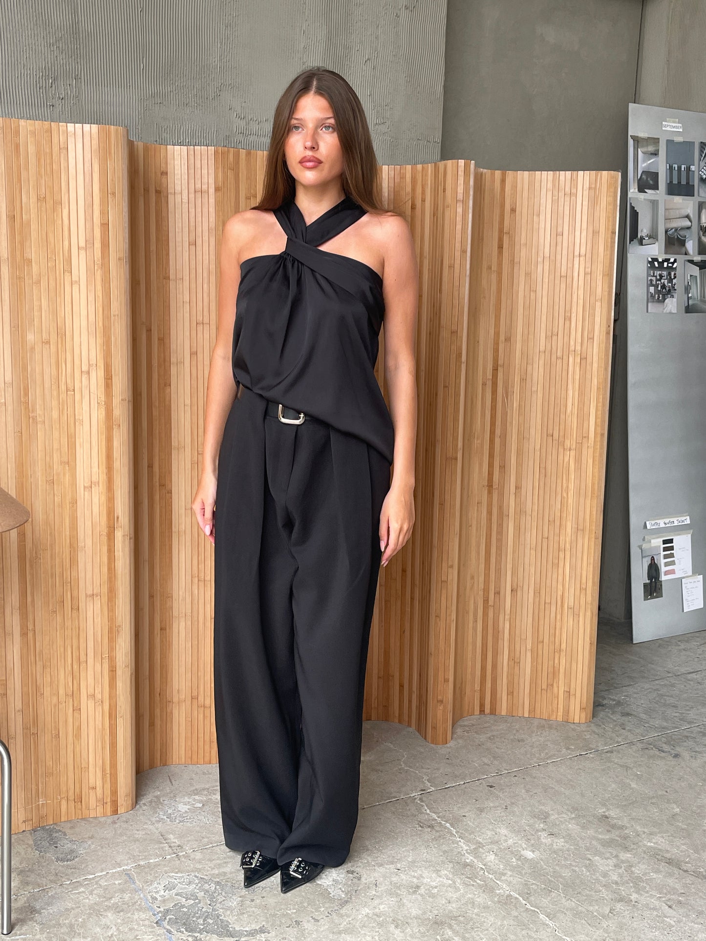 Front Twisted Loose Top Black