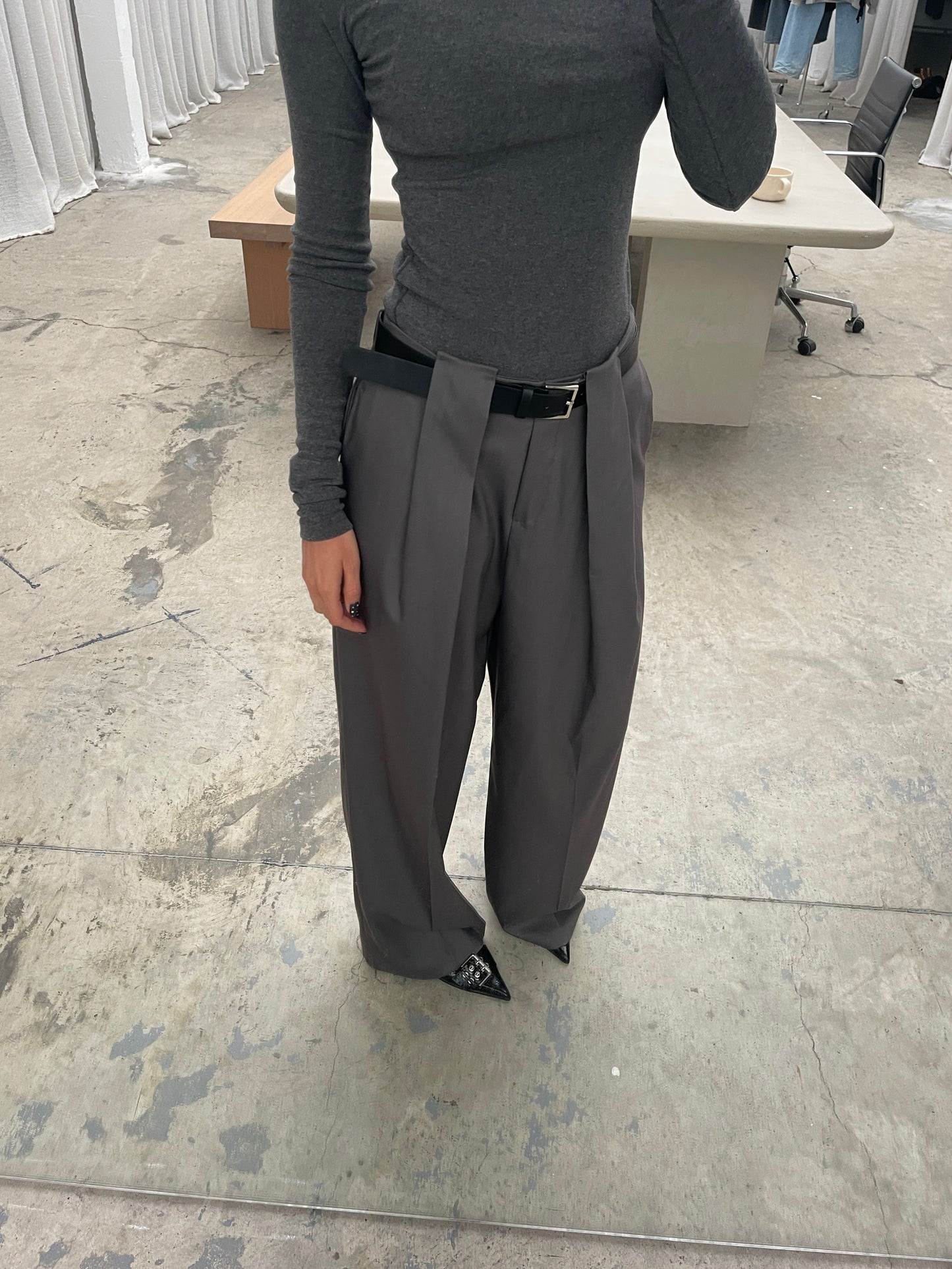 Front Pleated Belted Pants Charcoal