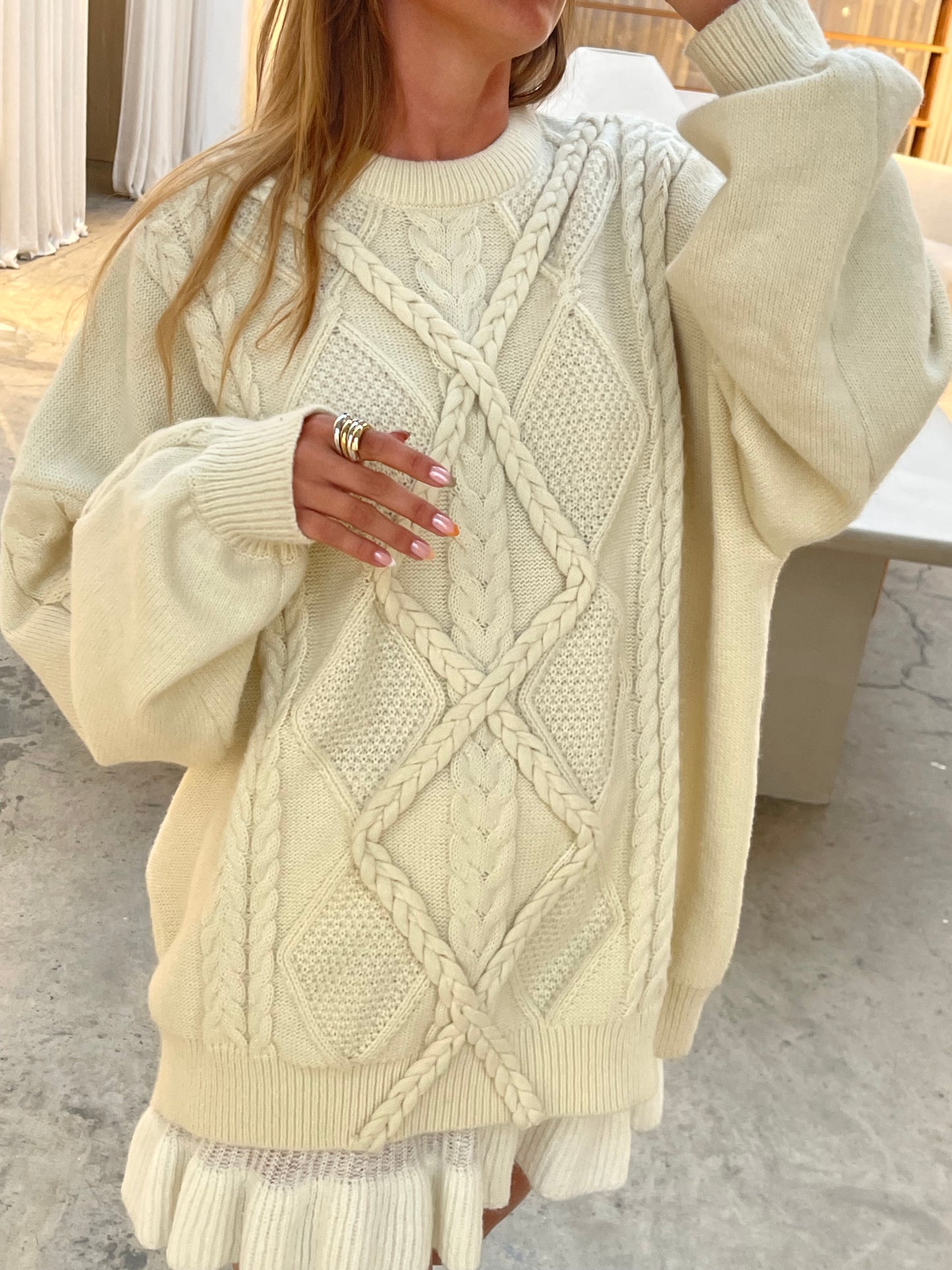 Übergroßer geflochtener Strick Creme