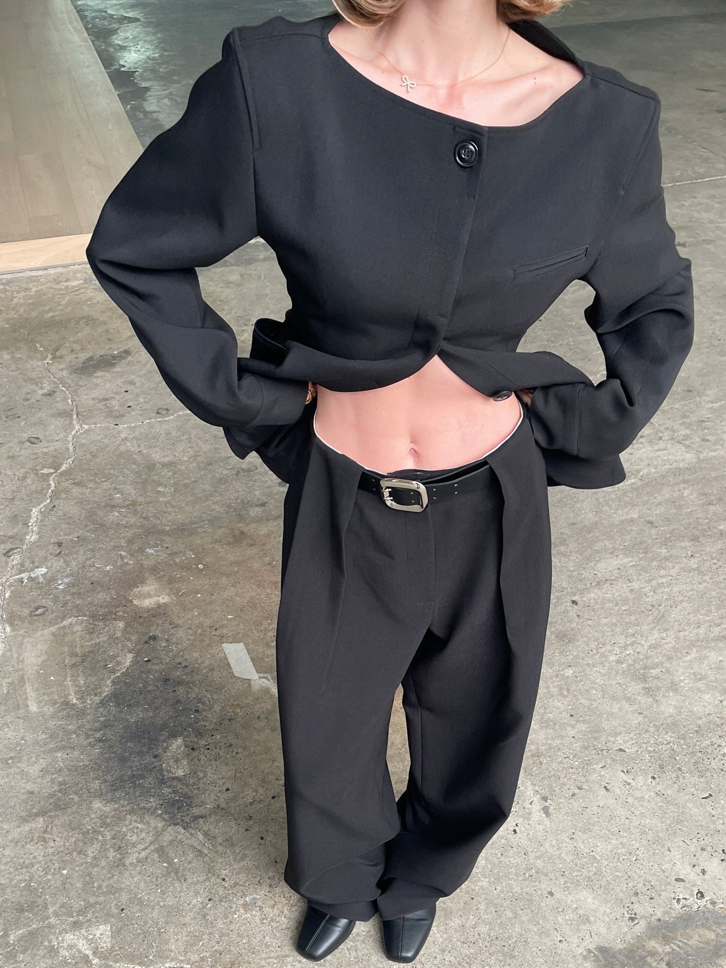 Front Pleated Belted Tailored Pants Black