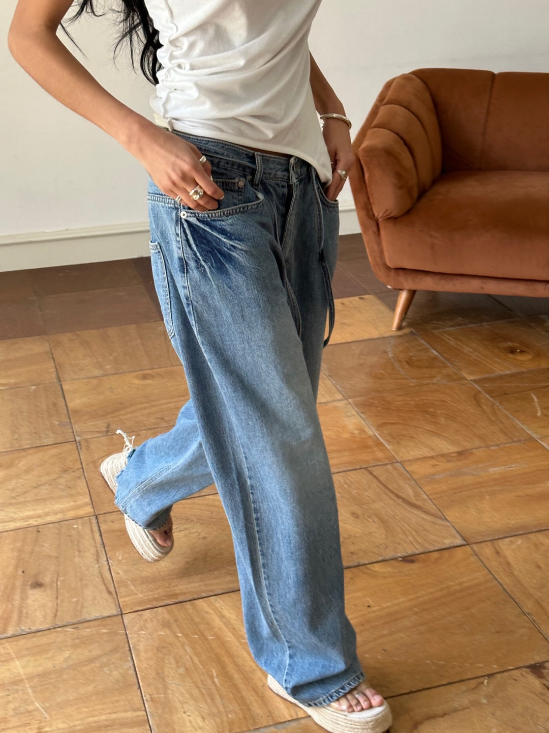 Mid Rise Belted Wide Jeans
