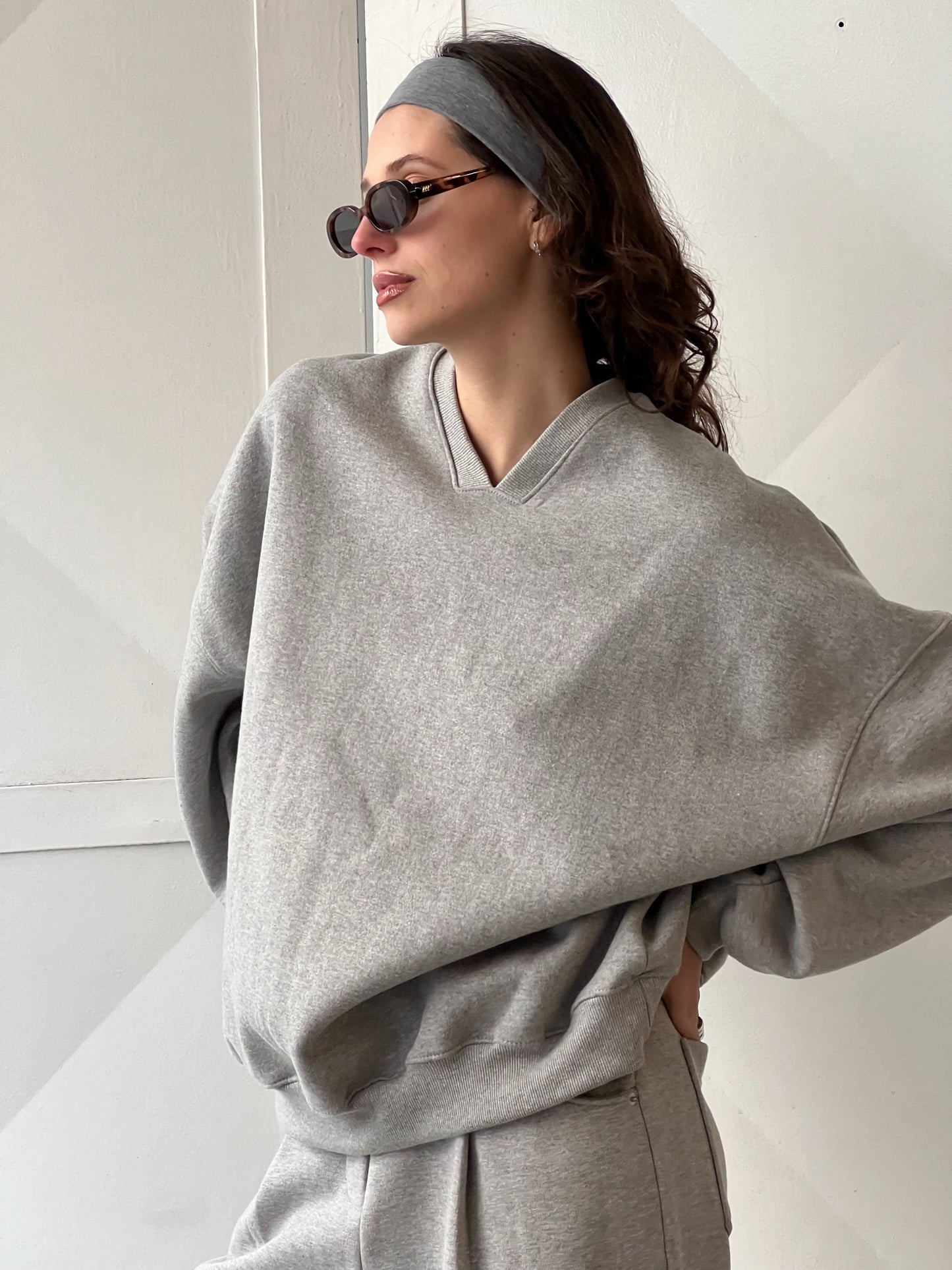 V-Neck Fleeced Sweater Grey