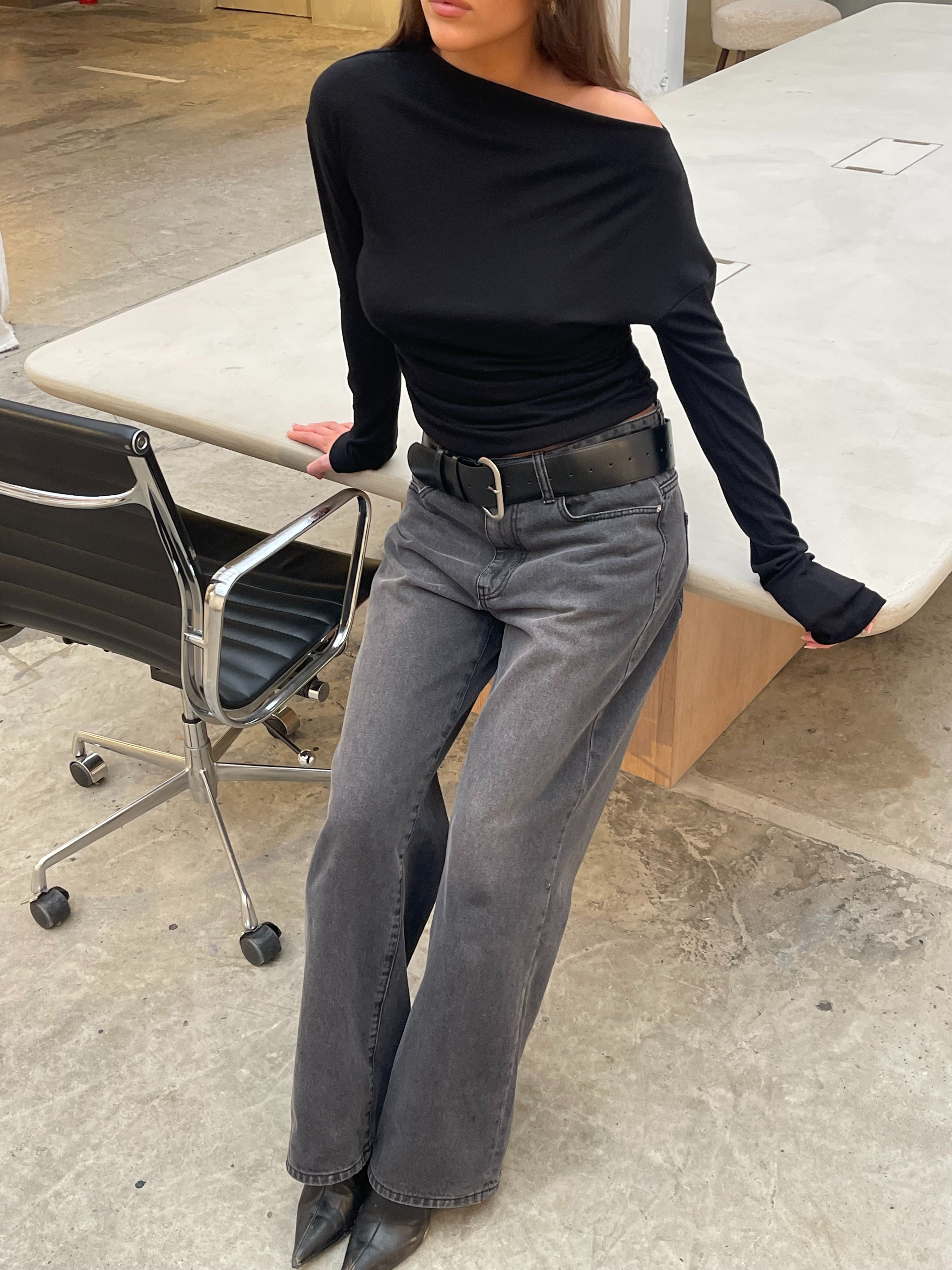 Boatneck Side Pleats Top Black – The Room Antwerp