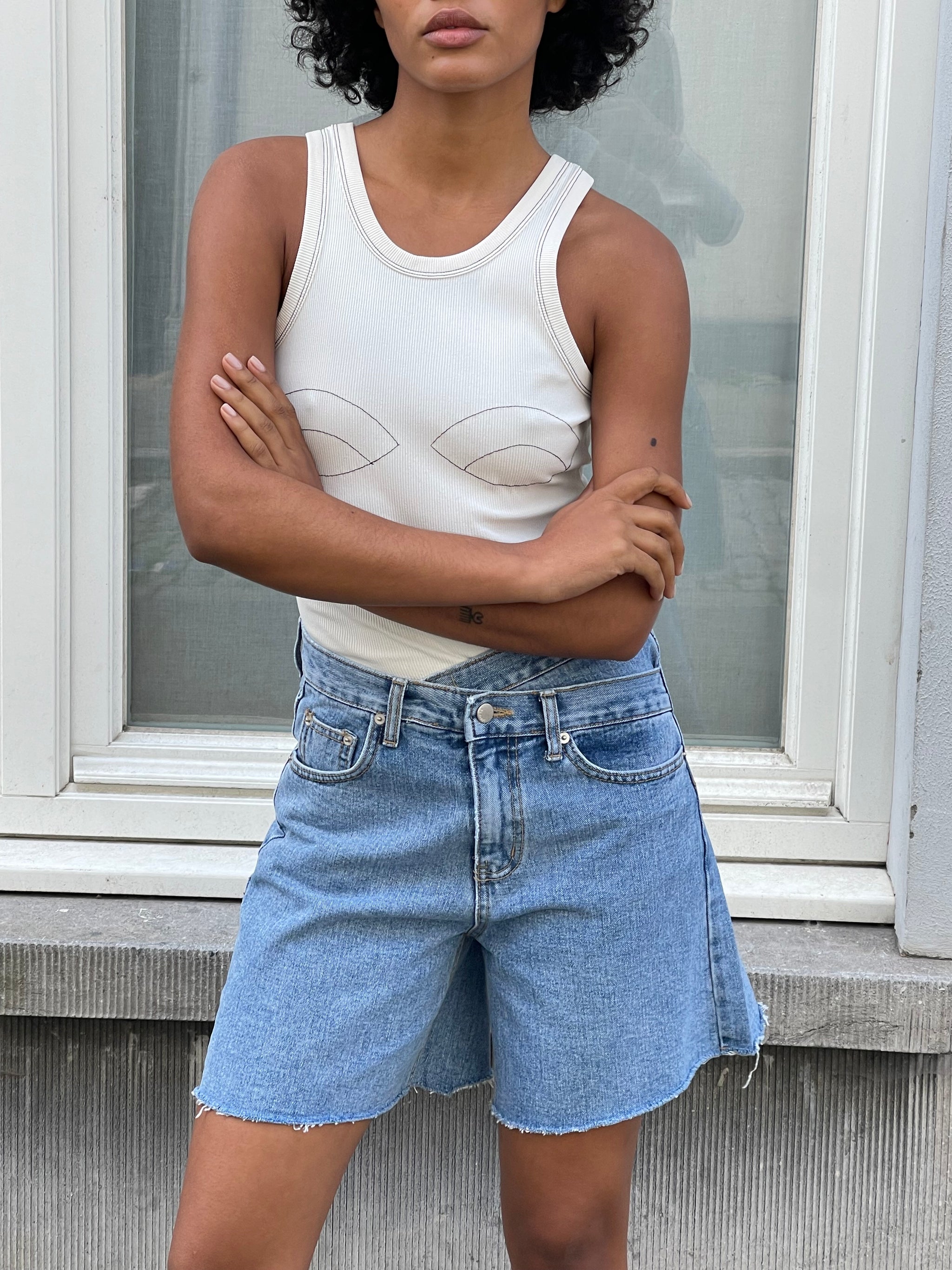 BOYFRIEND SHORTS W CRISS CROSS WAISTBAND