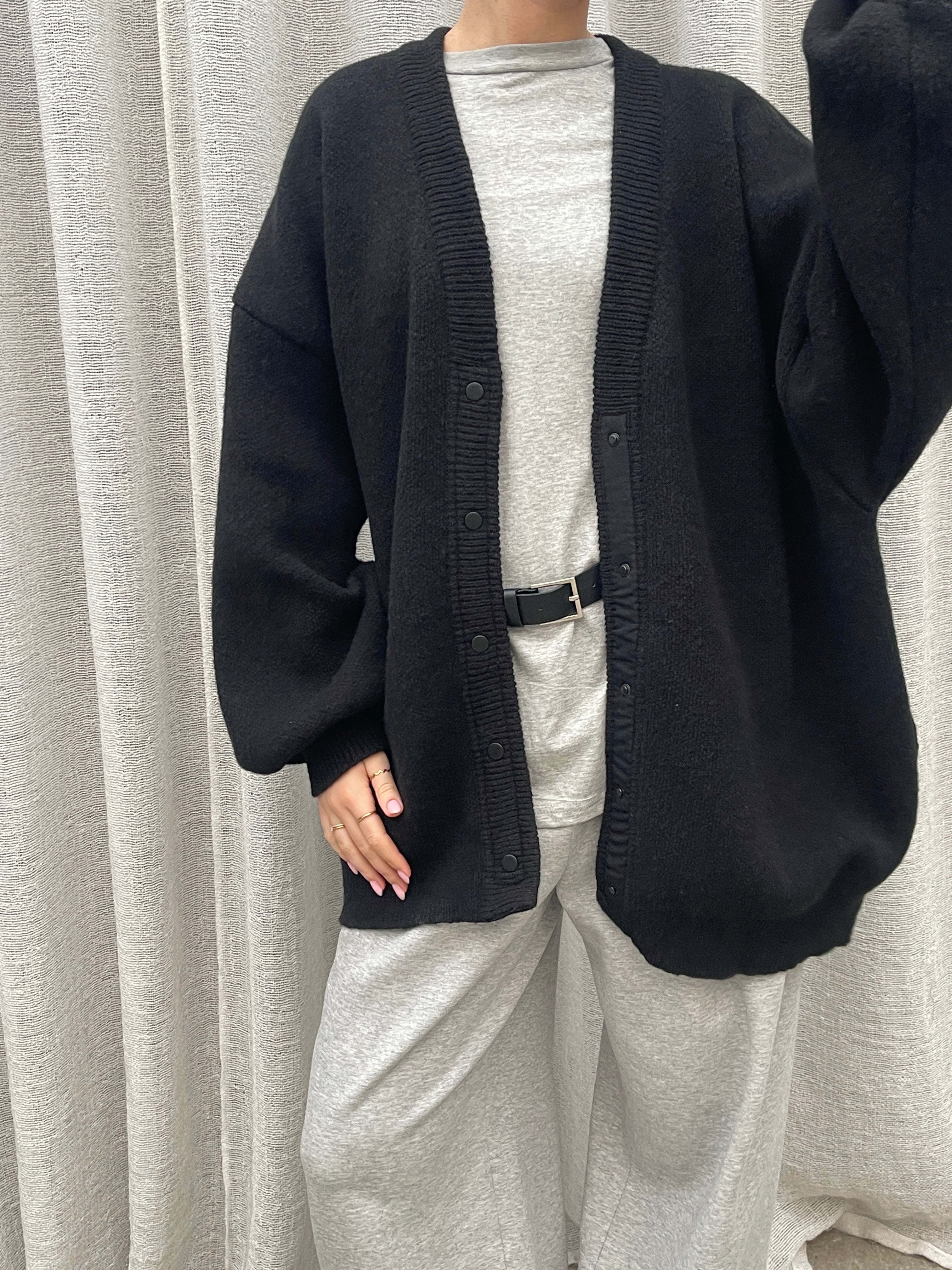 Oversized Press Button Cardigan Black – The Room Antwerp