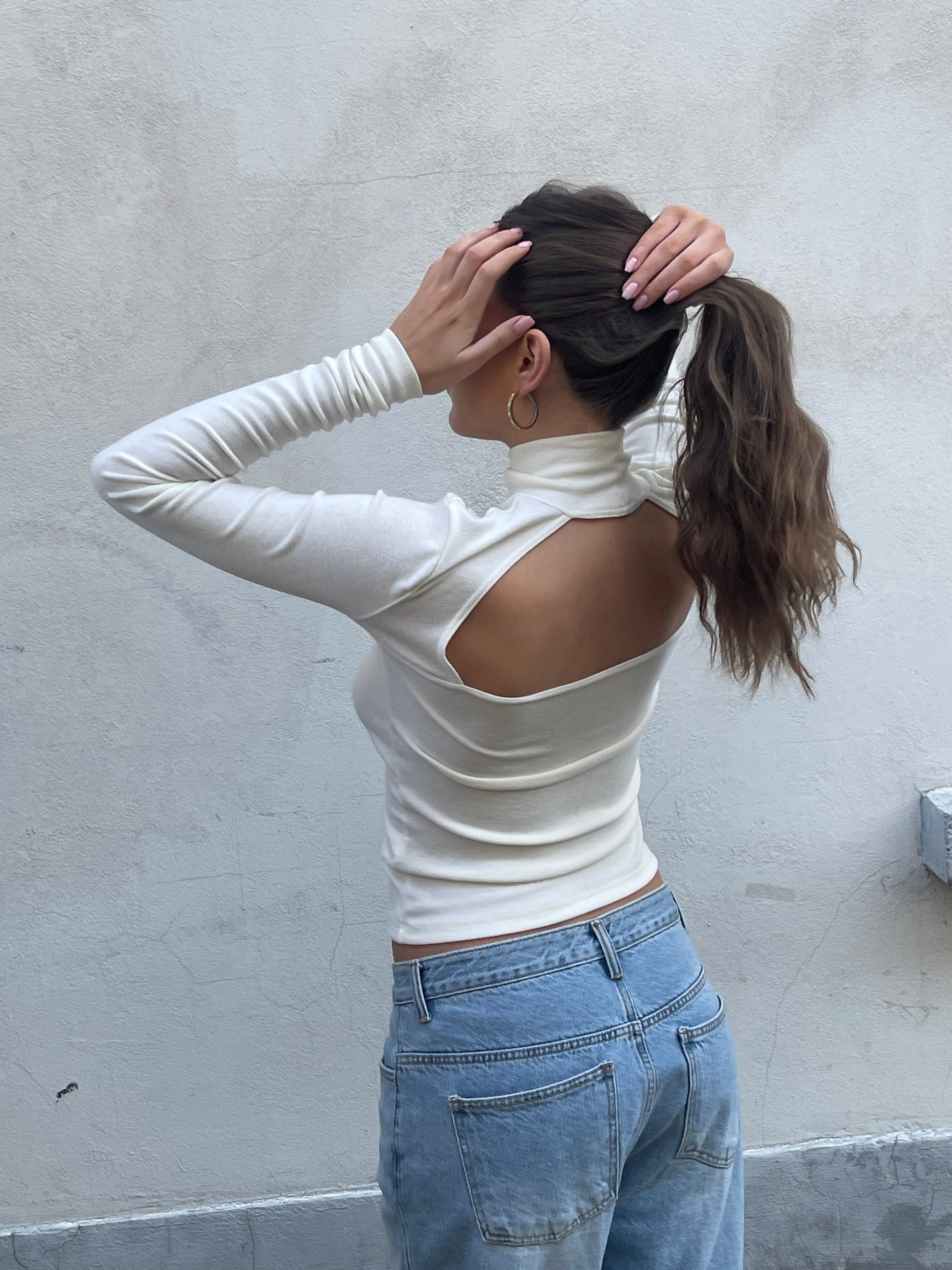 Open Back Turtleneck Top White – The Room Antwerp