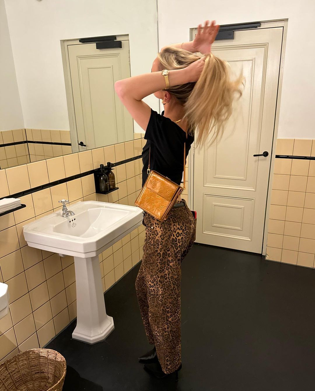 Gerade Jeans mit Leopardenmuster