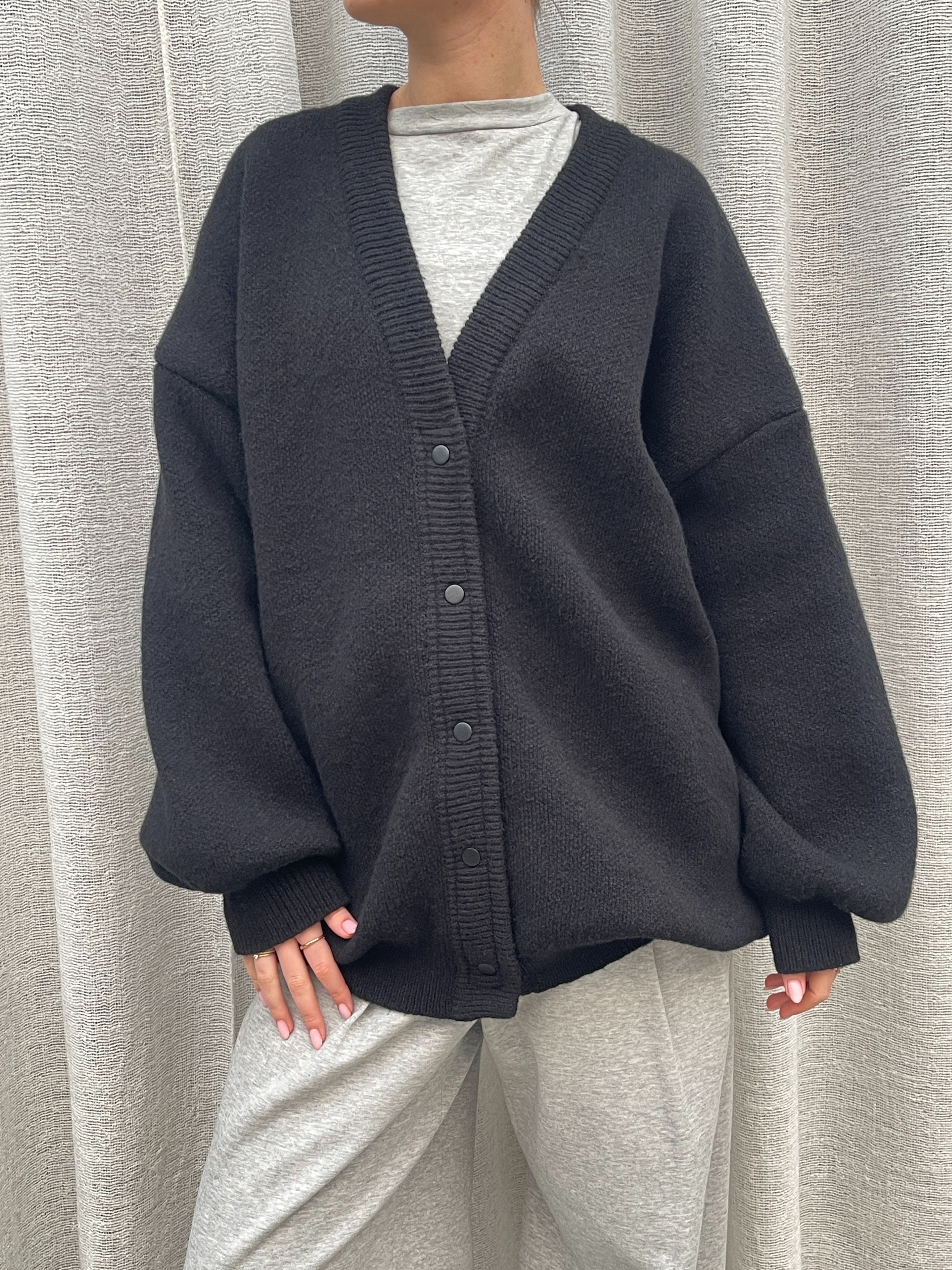 Oversized Press Button Cardigan Black – The Room Antwerp