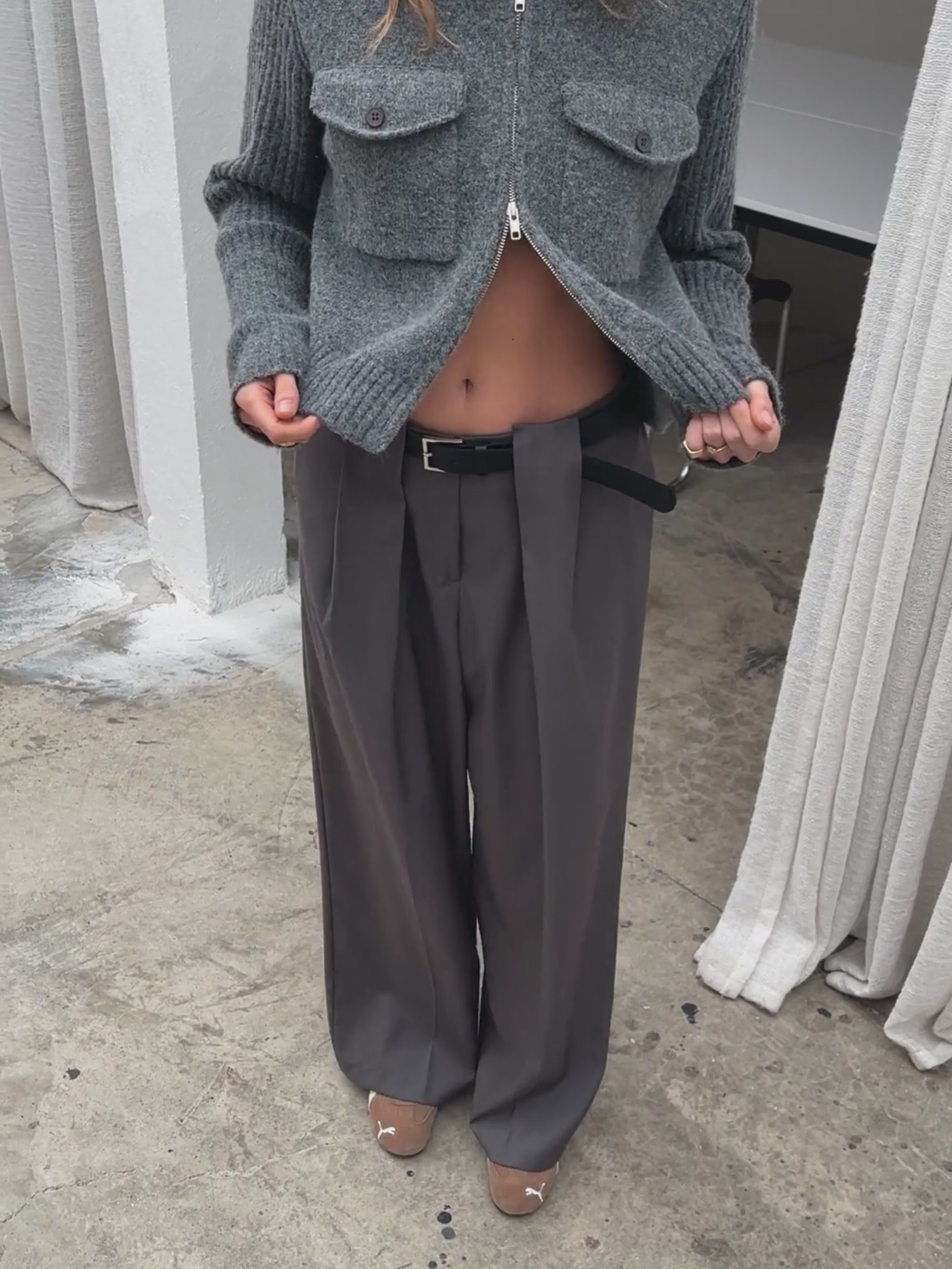 Front Pleated Belted Pants Charcoal – The Room Antwerp