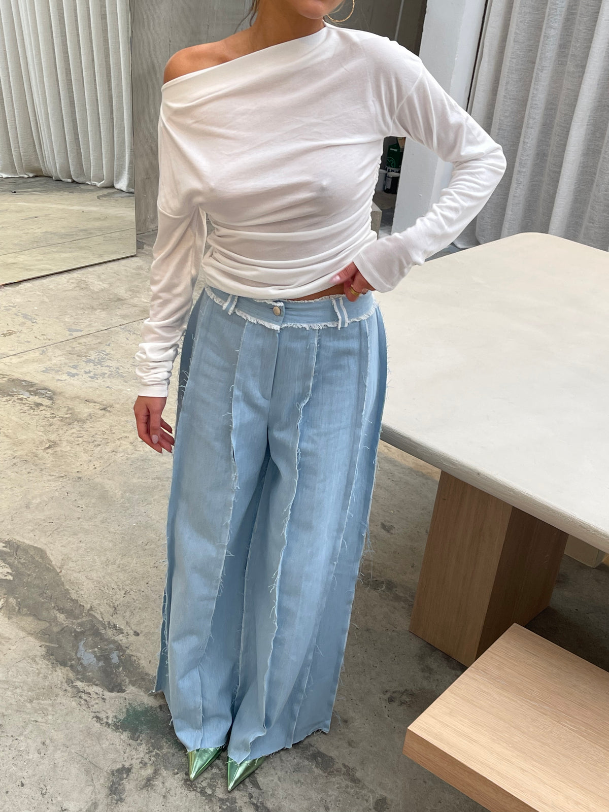 Boatneck Side Pleats Top White